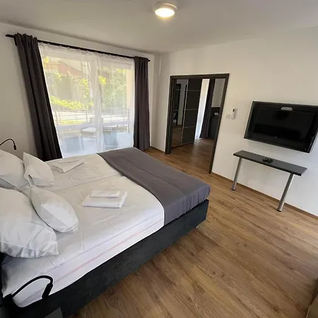 Park Tapolca - Corner Couette-café 4*